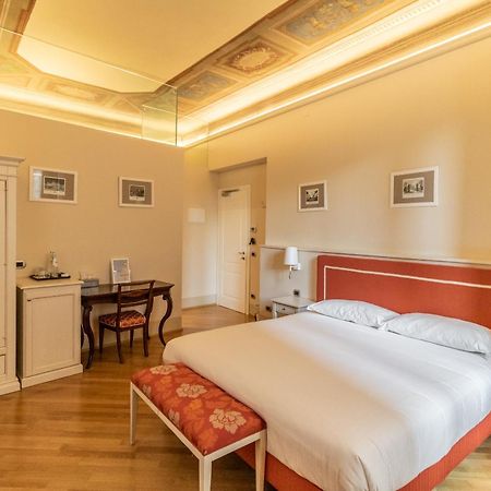 Casa Isolani Luxury Rooms Piazza Maggiore 1 Болонья Экстерьер фото