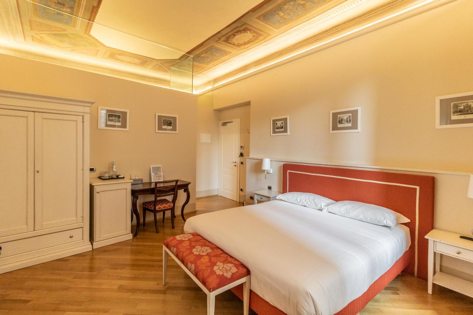 Casa Isolani Luxury Rooms Piazza Maggiore 1 Болонья Экстерьер фото