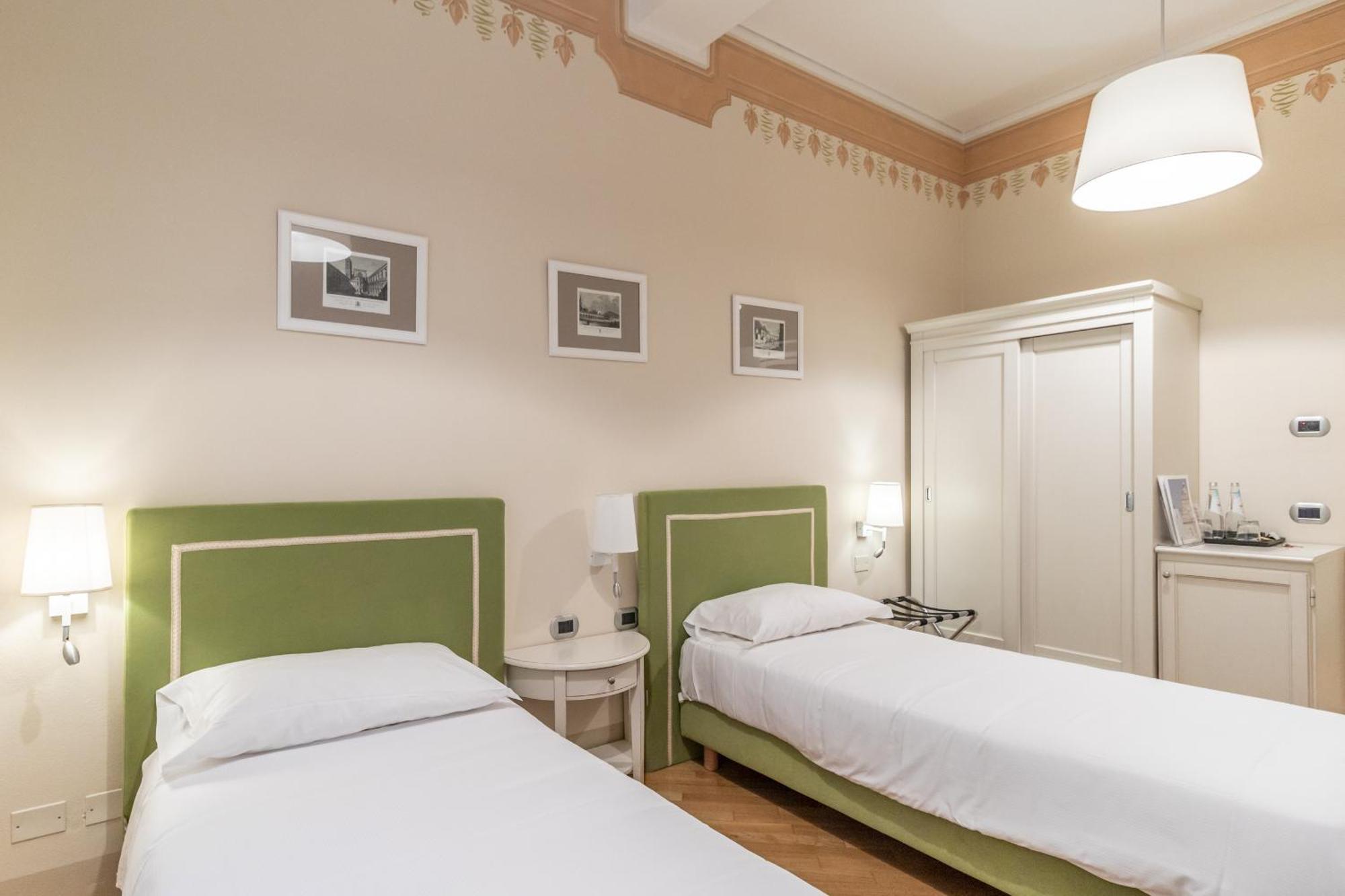 Casa Isolani Luxury Rooms Piazza Maggiore 1 Болонья Экстерьер фото