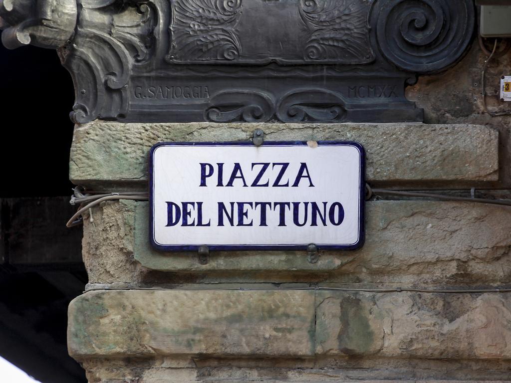Casa Isolani Luxury Rooms Piazza Maggiore 1 Болонья Экстерьер фото