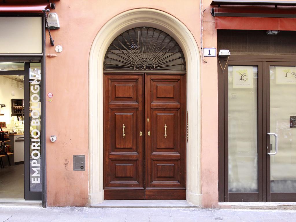 Casa Isolani Luxury Rooms Piazza Maggiore 1 Болонья Экстерьер фото