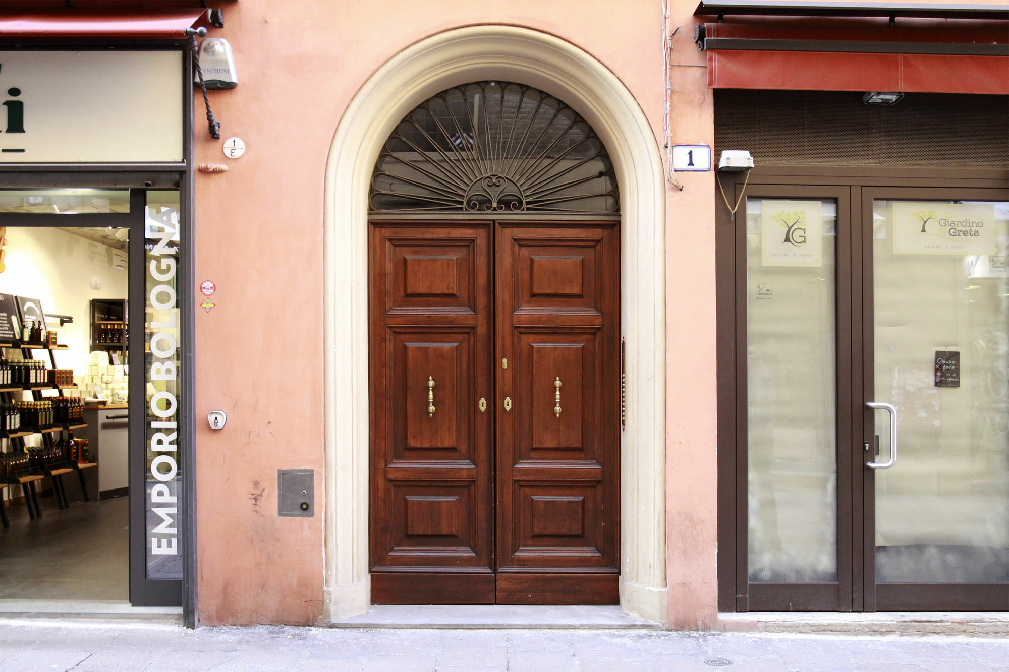 Casa Isolani Luxury Rooms Piazza Maggiore 1 Болонья Экстерьер фото